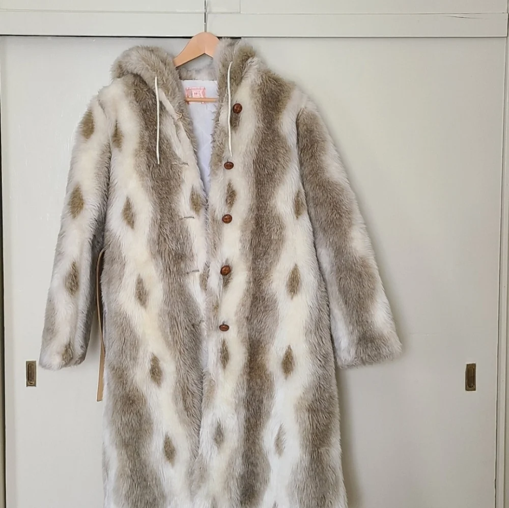 VINTAGE Sears Women's Faux Fur Hooded Coat with Belt - Picture 4 of 10